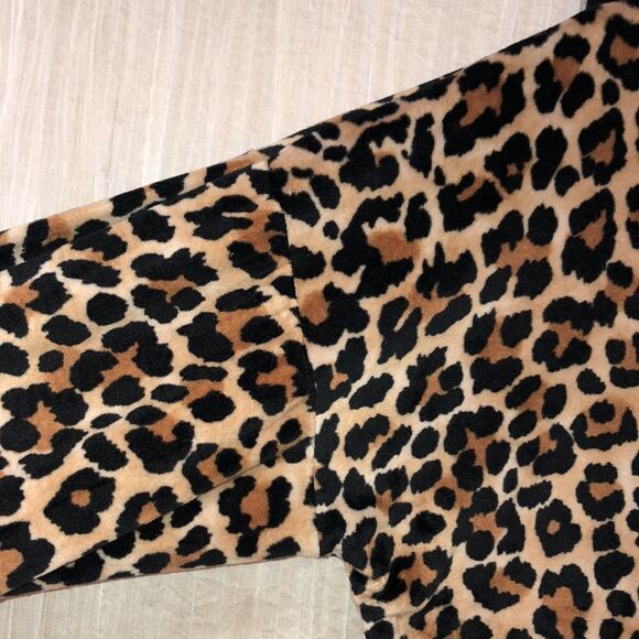 Secret Treasures M Sleepwear Lounge Velour Leopard Print Top & Bottom Set - Picture 7 of 17